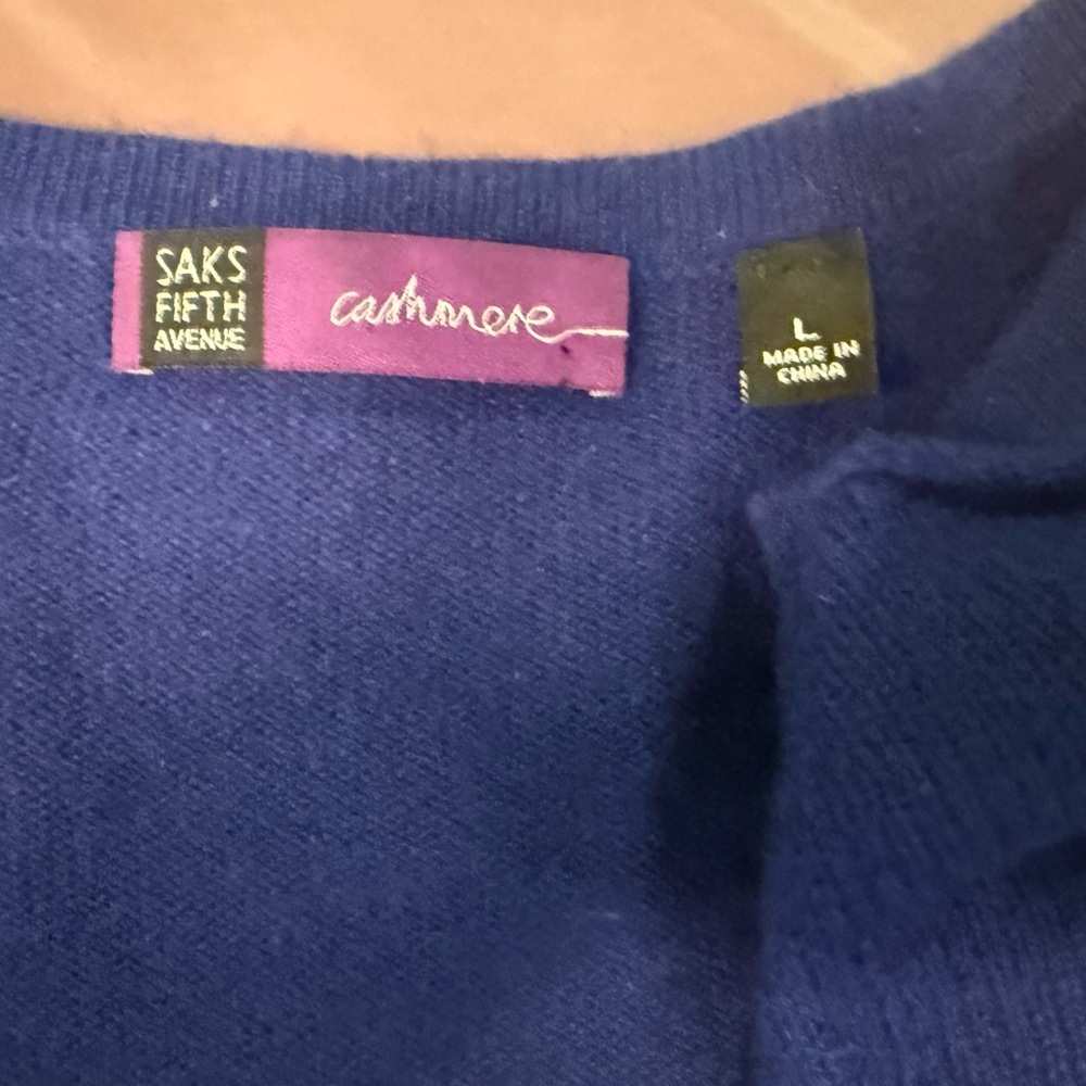 Saks 5th Avenue 100% Cashmere Blue Ruffle front Vneck L/S Sweater Size Large - Picture 4 of 10